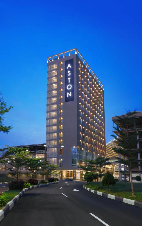 Aston Nagoya City Hotel Batam ภายนอก รูปภาพ